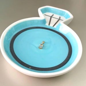 Aquamarine and diamond pendant